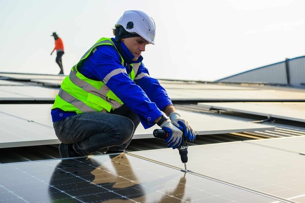 Guide sur l’installation de panneaux solaires pour une entreprise
