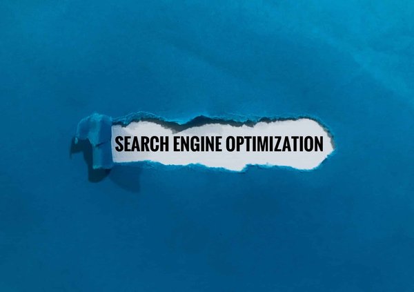 Quelles stratégies d'optimisation de la chaîne d'approvisionnement les entreprises d'e-commerce peuvent-elles utiliser pour gérer les pics de demande ?