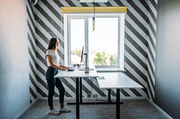 Créer un environnement de travail efficace avec un bureau assis debout