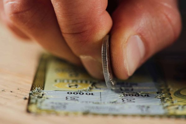 Ticket à gratter personnalisé : une manière originale d'annoncer une merveilleuse nouvelle
